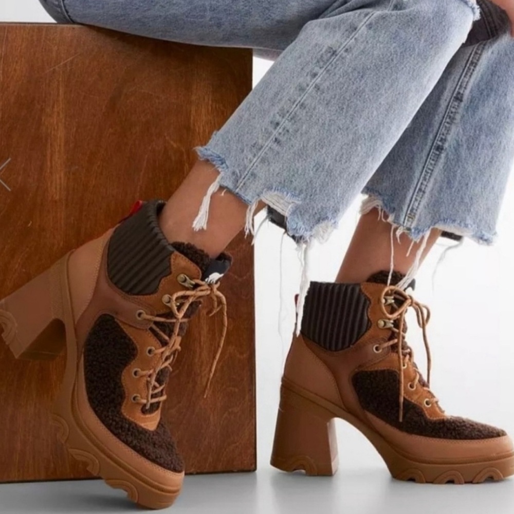 Sorel Brex Heel Cozy Lace Boots 8.5 New with Tag